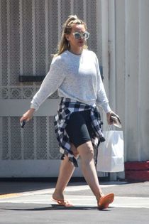 Amateur model Scarlett Jo